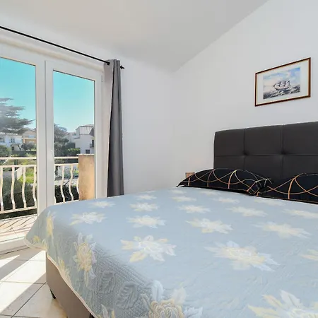 Apartment Biserka - 50 M From *