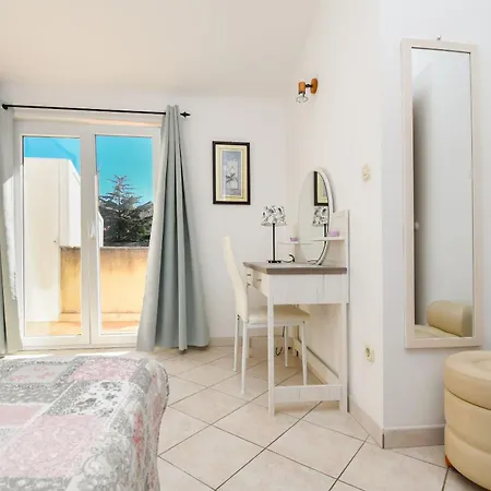 Biserka - 50 M From Apartment