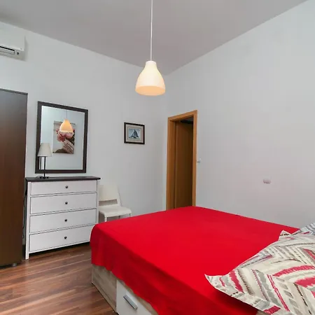 Biserka - 50 M From Apartment