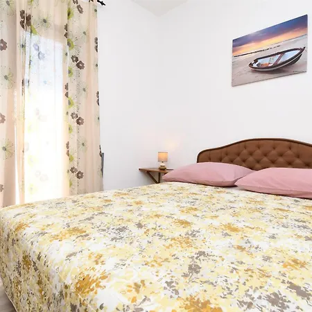 Biserka - 50 M From Apartment