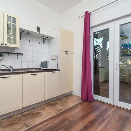 Apartment Biserka - 50 M From Trogir