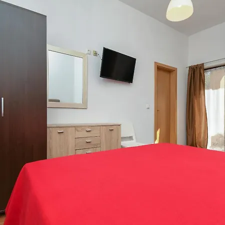 Biserka - 50 M From Apartment
