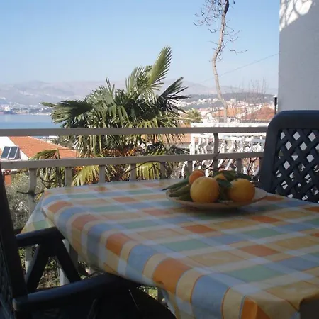 Biserka 特罗吉尔